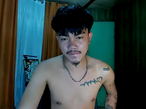 Snapshot of cutievrinx chatting on 11-27-25, 04:13 cutievrinx online show from 11-27-25, 04:13