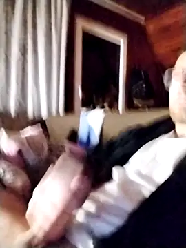 tomee83 online show from 12-17-25, 06:40