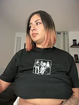 Snapshot of Rae_Lil_White chatting on 02-17-25, 05:14 Rae Lil White online show from 02-17-25, 05:14