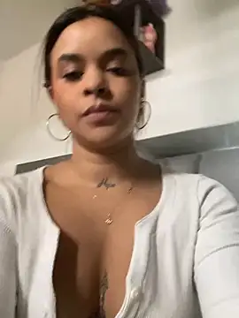 Snapshot of sarah_salis_ chatting on 05-18-26, 04:56 sarah salis online show from 05-18-26, 04:56