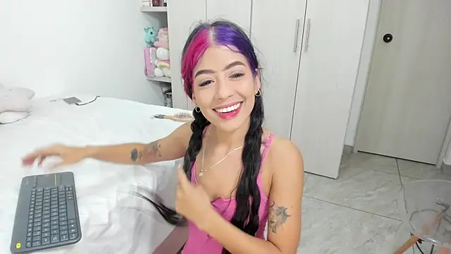 analia collins online show from 11-30-25, 01:34