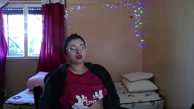 Snapshot of imsohornydacom chatting on 05-11-26, 04:04 imsohornydacom online show from 05-11-26, 04:04
