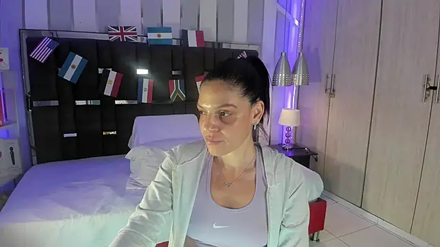 Snapshot of KatteMoss chatting on 06-17-26, 04:12 KatteMoss online show from 06-17-26, 04:12