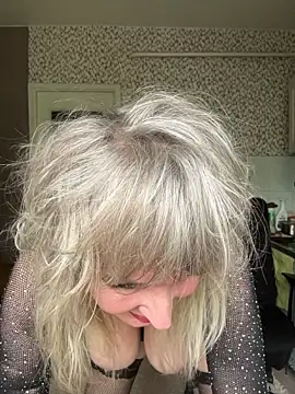 EsterHotMilf online show from 04-18-26, 05:54