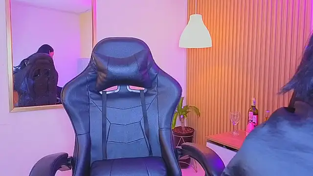 Dakota diaz  online show from 04-15-26, 07:40