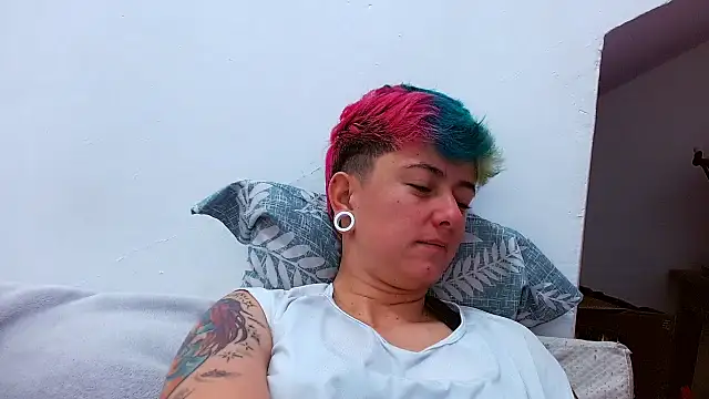 tomboyblue online show from 10-24-25, 04:39