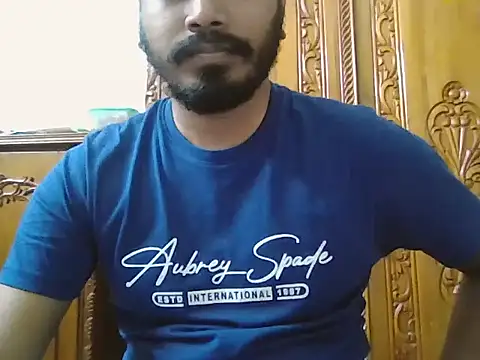 Snapshot of desiboyasif chatting on 12-24-24, 02:33 desiboyasif online show from 12-24-24, 02:33