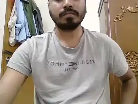 Snapshot of desiboyasif chatting on 10-20-25, 04:51 desiboyasif online show from 10-20-25, 04:51