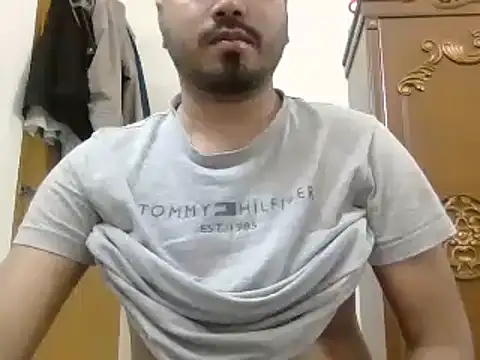 Snapshot of desiboyasif chatting on 09-28-25, 04:58 desiboyasif online show from 09-28-25, 04:58