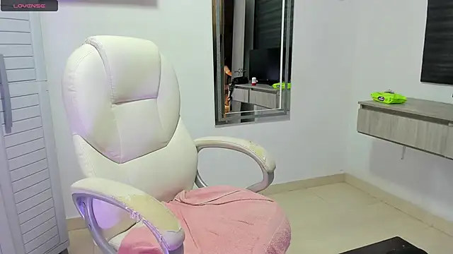 Snapshot of dahian_carter chatting on 01-17-26, 01:58 dahian carter online show from 01-17-26, 01:58