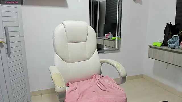 Snapshot of dahian_carter chatting on 01-19-26, 10:41 dahian carter online show from 01-19-26, 10:41