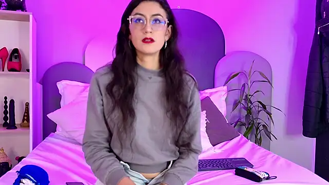 Snapshot of SophieGomez22 chatting on 04-22-26, 11:39 SophieGomez22 online show from 04-22-26, 11:39