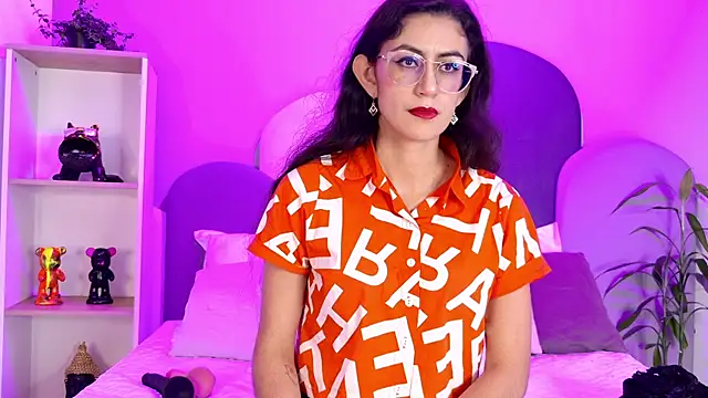 Snapshot of SophieGomez22 chatting on 05-04-26, 11:13 SophieGomez22 online show from 05-04-26, 11:13