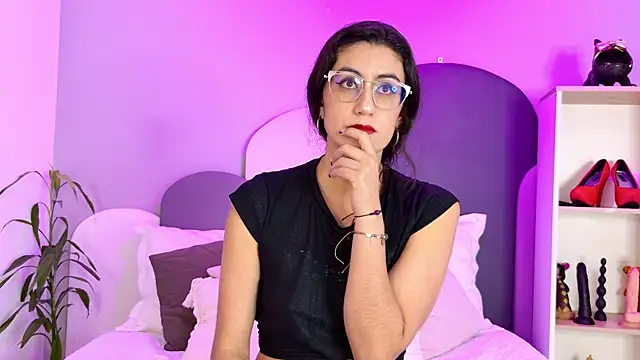 Snapshot of SophieGomez22 chatting on 05-25-26, 11:42 SophieGomez22 online show from 05-25-26, 11:42