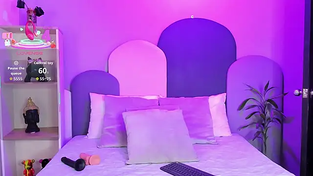 SophieGomez22 online show from 10-10-25, 11:33