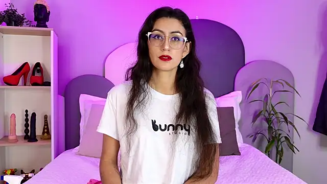 Snapshot of SophieGomez22 chatting on 05-20-26, 11:18 SophieGomez22 online show from 05-20-26, 11:18