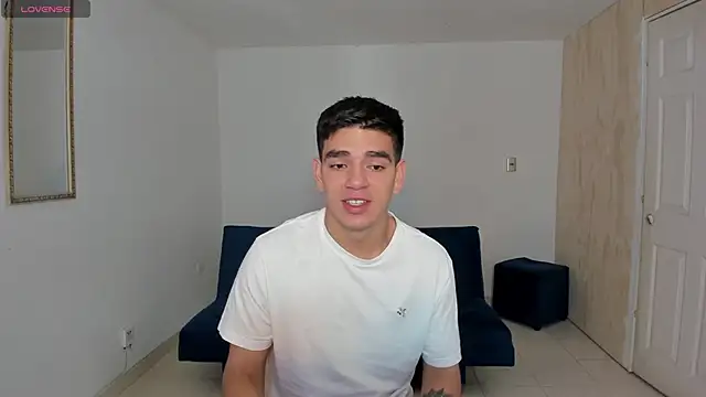 Snapshot of Ares_Johnson chatting on 09-13-25, 01:55 Ares Johnson online show from 09-13-25, 01:55