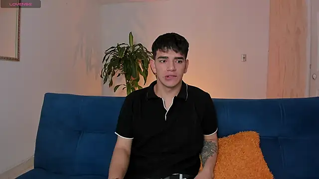 Snapshot of Ares_Johnson chatting on 10-08-25, 10:50 Ares Johnson online show from 10-08-25, 10:50