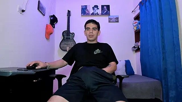 Snapshot of Ares_Johnson chatting on 02-19-25, 06:43 Ares Johnson online show from 02-19-25, 06:43