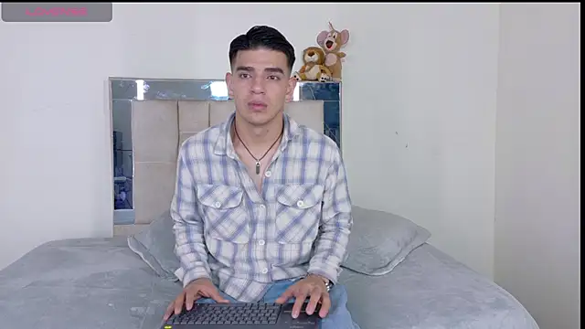 Snapshot of Ares_Johnson chatting on 06-16-26, 03:39 Ares Johnson online show from 06-16-26, 03:39