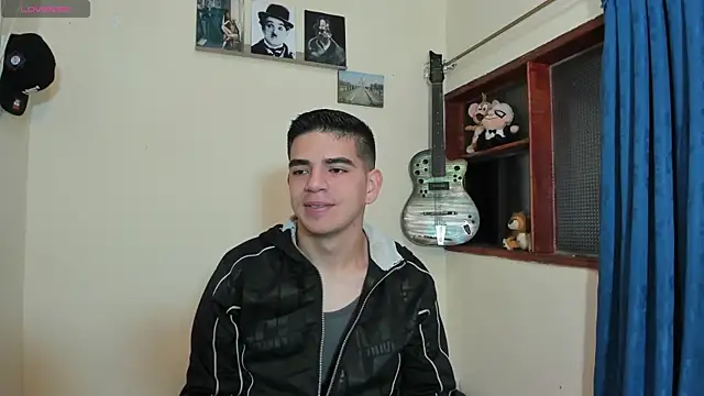 Snapshot of Ares_Johnson chatting on 03-04-25, 12:33 Ares Johnson online show from 03-04-25, 12:33