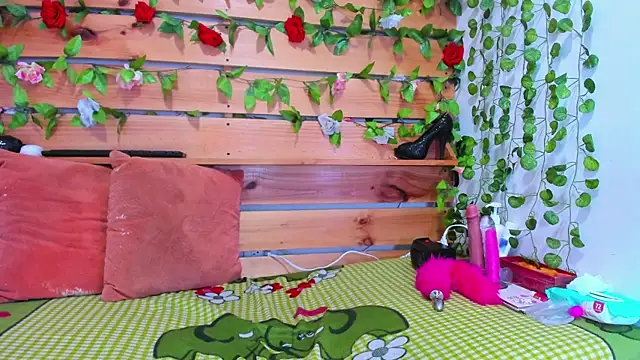 daniela casallas  online show from 09-21-25, 01:05