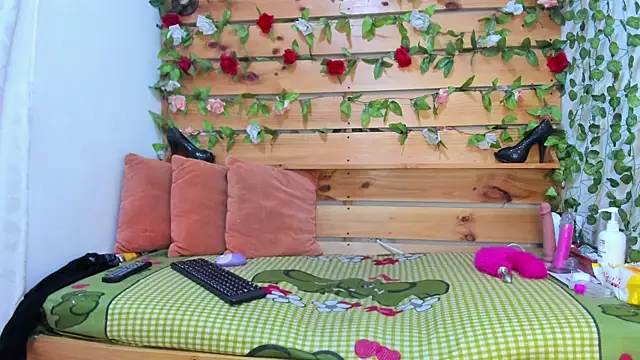 daniela casallas  online show from 10-30-25, 11:19