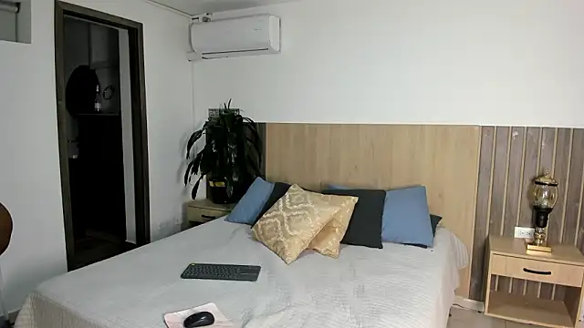 rebeca cortez  online show from 02-20-26, 07:49