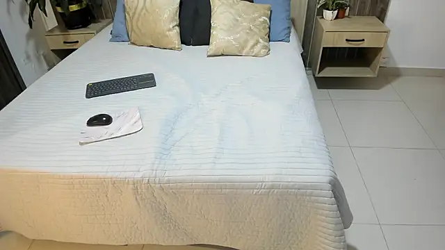 rebeca cortez  online show from 02-12-26, 08:08