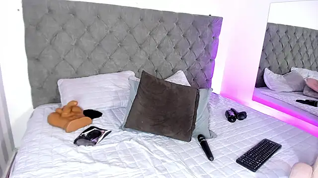 rebeca cortez  online show from 03-10-25, 04:49