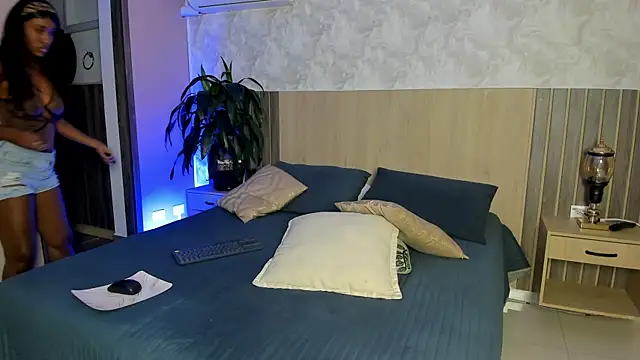 rebeca cortez  online show from 04-15-26, 07:40