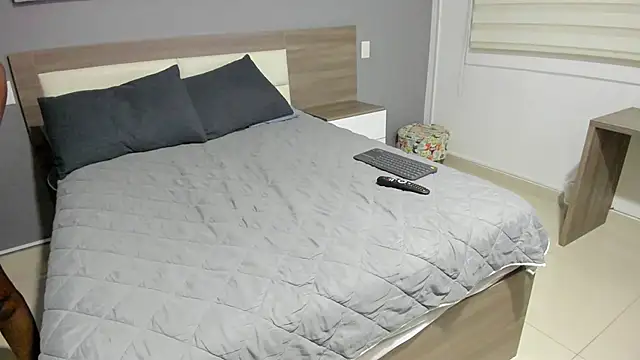 rebeca cortez  online show from 09-27-25, 08:04