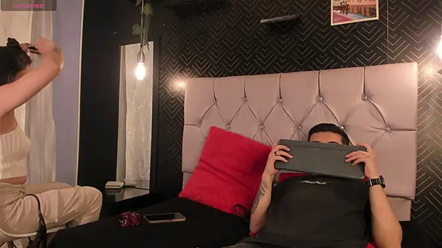 BradLovEmma  online show from 11-07-25, 01:32