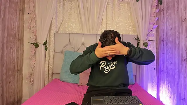 BradLovEmma  online show from 11-03-25, 04:43