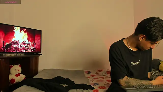 BradLovEmma  online show from 09-27-25, 05:46