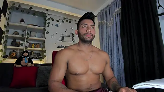 Snapshot of Couple_muscle1 chatting on 09-14-25, 10:21 Couple muscle1 online show from 09-14-25, 10:21