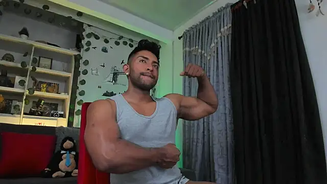 Snapshot of Couple_muscle1 chatting on 10-07-25, 10:00 Couple muscle1 online show from 10-07-25, 10:00