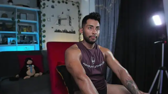 Snapshot of Couple_muscle1 chatting on 10-20-25, 08:53 Couple muscle1 online show from 10-20-25, 08:53