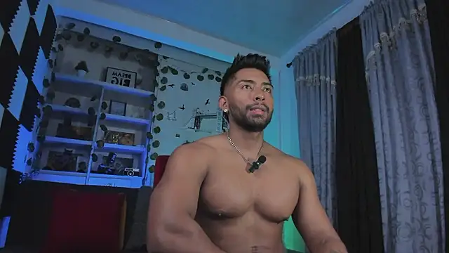 Snapshot of Couple_muscle1 chatting on 02-05-26, 09:32 Couple muscle1 online show from 02-05-26, 09:32