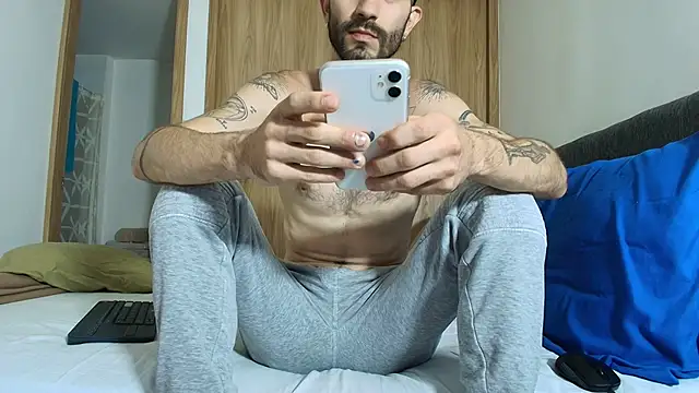 Snapshot of ALEJANDRO_BIGCOCK chatting on 05-16-26, 05:01 ALEJANDRO BIGCOCK online show from 05-16-26, 05:01