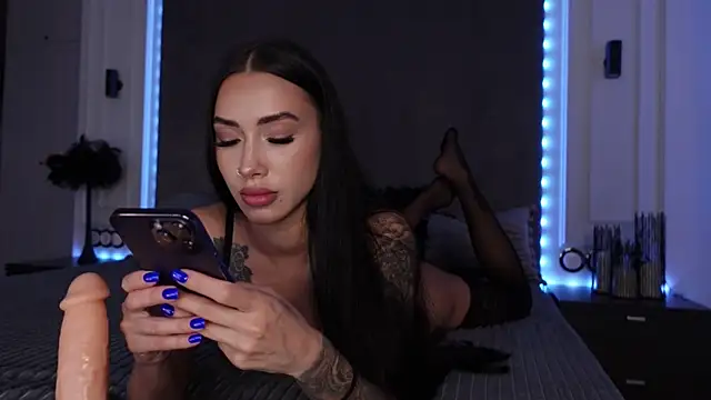 Snapshot of mila_blvck chatting on 09-10-25, 08:13 mila blvck online show from 09-10-25, 08:13
