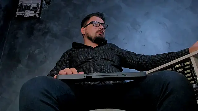Snapshot of Master_Mark_Wayne chatting on 05-13-26, 08:27 Master Mark Wayne online show from 05-13-26, 08:27
