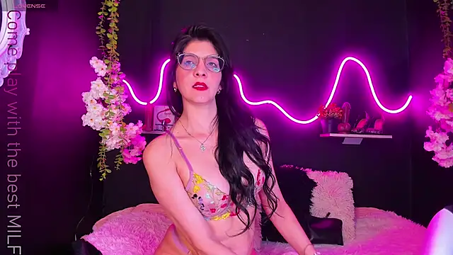 Snapshot of caro_lyne_ chatting on 02-24-25, 01:53 caro lyne online show from 02-24-25, 01:53