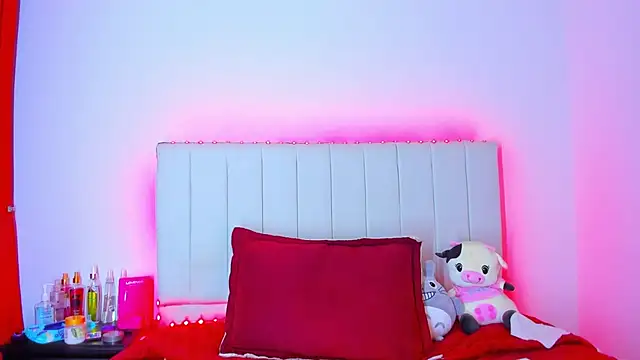 Snapshot of caro_lyne_ chatting on 05-04-26, 05:05 caro lyne online show from 05-04-26, 05:05