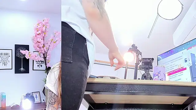 Siouxsie cenobite online show from 12-04-25, 11:20