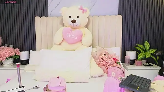 Madiee Rhea online show from 06-18-26, 07:41