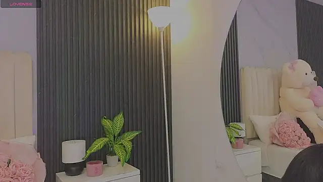 Madiee Rhea online show from 06-25-26, 10:59