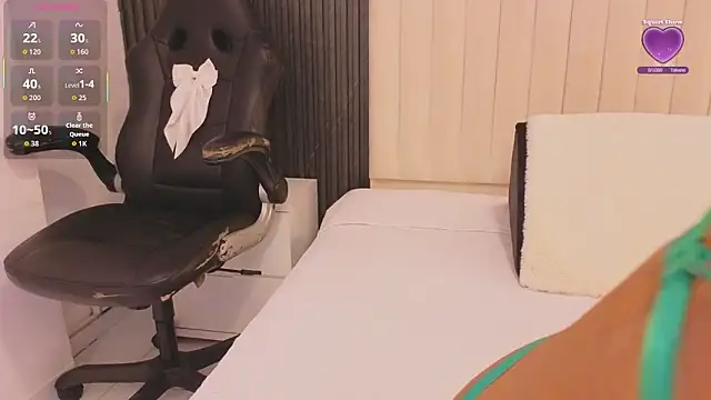 Madiee Rhea online show from 03-17-26, 07:39