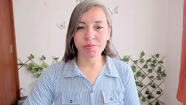 Lady breaks hearts online show from 02-09-26, 12:47