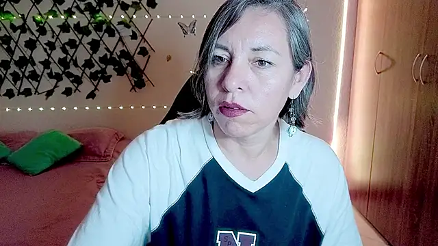 Lady breaks hearts online show from 11-20-25, 09:15